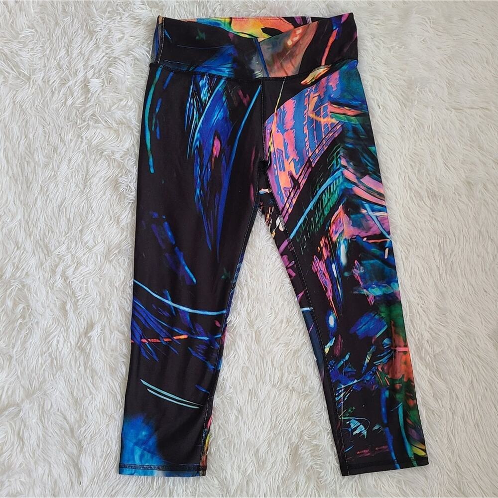 Fabletics Mid-Rise Cosmic Lights PowerHold Capri Leggings SZ S